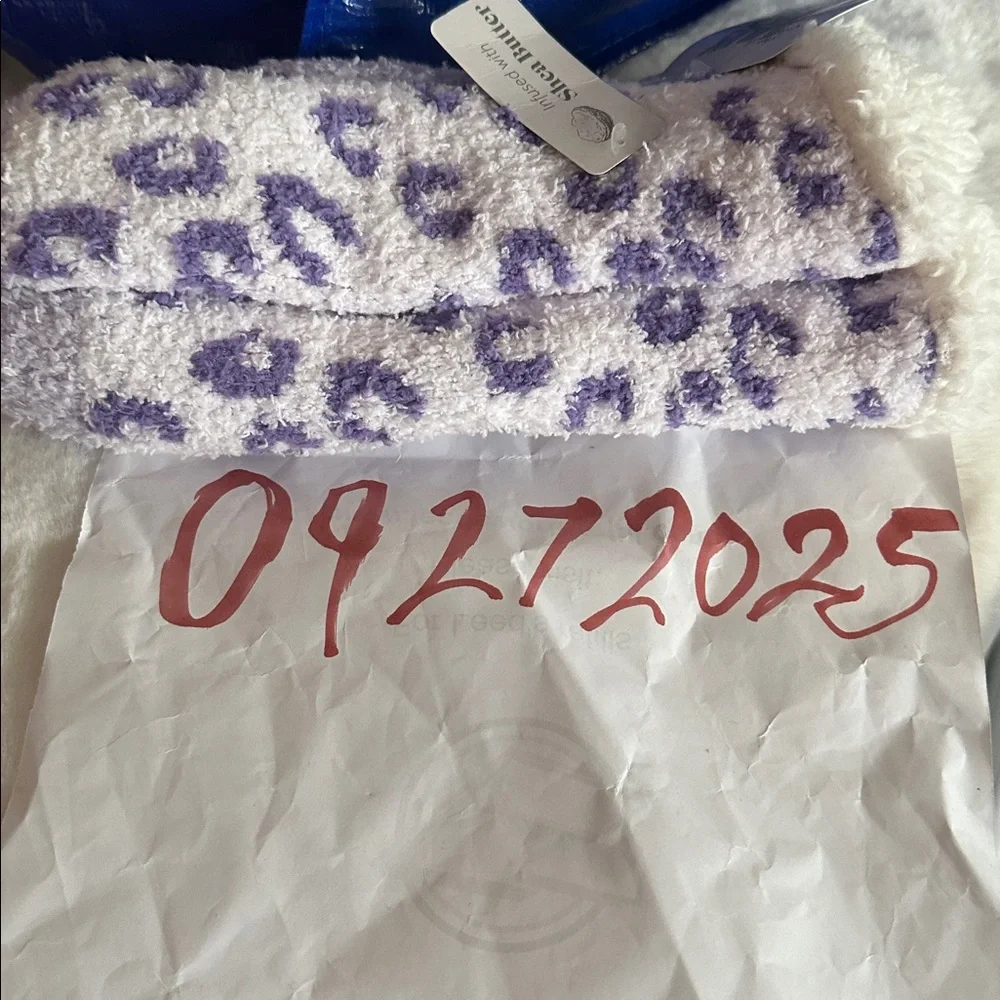 NWT Muk Luks Purple and White Shortie Cabin Socks Size L/XL
